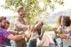 ここで紹介するのは 自分の誕生日に隠された数字を知ることで 自らも気づいていない性格が当たると アメリカで評判になっている占いです 日本でも一部で ソウルナンバー占い などとと呼ばれ 似たものがあるとか さて 計算機の用意はいいですか 早速やってみま