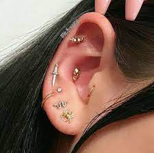 Only Like The Small Golden Hoop With The Tiny Diamond Above It Ear Piercings Earings Piercings Piercings