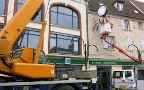 La vie d'une entreprise nécessite une protection à plusieurs niveaux. Le Centre Ville De Crepy En Valois Retrouve Son Horloge Le Parisien