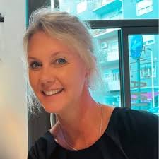 Vanaf het volgende studiejaar ben ik werkzaam op Hogeschool de Kempel als  docente taaldidactiek, werkplekbegeleidster en tutor van  propedeusestudenten voltijd.