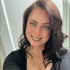 Licensed manicurist/nail tech seeking part-time salon/spa position