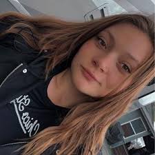 Jasmine Johnstone (@jas.a)