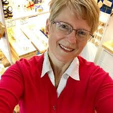 Donna Hopper's Instagram, Twitter & Facebook