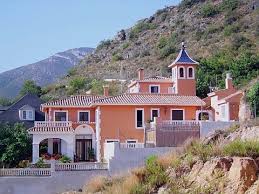 Venga a los parajes m�s bellos de la comunidad valenciana, rodeados de monta�as, bosques, embalses, arroyos y r�os: Casa La Torreta Casa Rural En Corbera Valencia Spain