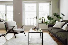 Situs properti rumah123.com akan membahas mengenai hiasan dinding ruang tamu minimalis yang keren. Ubah Dekorasi Ruang Tamu Demi Kenyamanan Keluarga