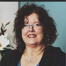 Maureen Boles's Instagram, Twitter & Facebook