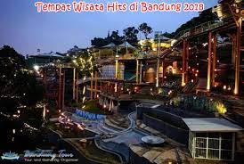 Spot yang paling menarik untuk berfoto di tempat ini adalah tempat yang berlatar belakang pemandangan gunung manglayang. Tempat Wisata Hits Di Bandung 2018 Yang Wajib Dikunjungi