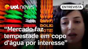 Idosa bolsonarista presa com coroa de flores na casa de Lula recebe R$ 14,5  mil de pensão militar