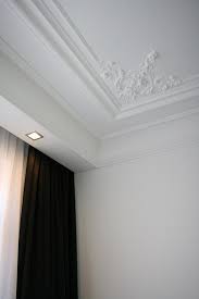 Explore the beautiful vaulted ceilings crown moulding photo gallery and find out exactly why houzz is the best experience for home renovation and design. 37 Ceiling Trim And Molding Ideas To Bring Vintage Chic Plaster Ceiling Design Gypsum Ceiling Design Ceiling Design