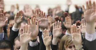 La democracia participativa es una forma de democracia en las que los ciudadanos tienen una mayor participación en la toma de las decisiones políticas que la que les otorga tradicionalmente la democracia representativa. Democracia Participativa Que Es Ventajas Y Caracteristicas