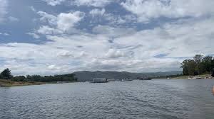 Hermosos paisajes de colinas verdes, su lago. Paseo En Lancha Y Deportes Nauticos En Potrero De Garay Cordoba Cadena 3 Argentina