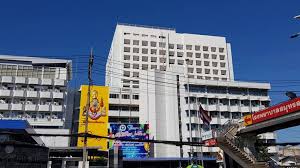 It is a stop on the maeklong railway. à¹‚à¸£à¸‡à¸žà¸¢à¸²à¸šà¸²à¸¥à¸ªà¸¡ à¸—à¸£à¸ªà¸²à¸„à¸£ Ahf Thailand