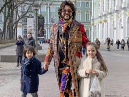 К примеру, дети пугачёвой и галкина купаются в родительской любви и ласке. Kak Deti Kirkorova Pozdravili Ego S Dnem Rozhdeniya Ekspress Gazeta