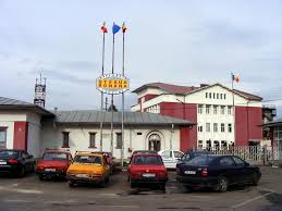 Este situată în orașul câmpina, la circa 100 kilometri nord de bucurești și ocupă o suprafață de 49,6 ha. RafinÄƒria Steaua RomanÄƒ Din Campina Vinde Tot Inclusiv Stadionul De Fotbal Campina Tv