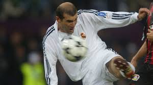 In spain we say ''la flor de zidane'' to represent his luck. Zo Vader Zo Zoon In Familie Zidane Nos