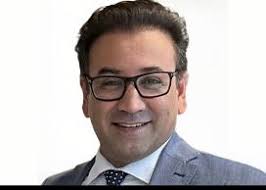 30-second bio: Derek Gladwin