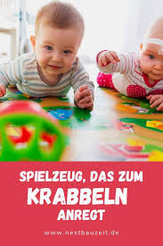 Dabei ist das selbstständige sitzen eine errungenschaft fürs leben, doch bis es so weit ist und euer kleiner liebling ganz ohne hilfe frei sitzen kann, erfolgen zuerst bestimmte entwicklungsschritte. Spielzeug Das Zum Krabbeln Anregt Spielzeug Baby 6 Monate Spielzeug 6 Monate Baby Ratgeber