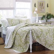 Spend this time at home to refresh your home decor style! King Size 100 Cotton 3 Piece Quilt Set In Sage Green White Floral Pattern Fastfurnishings Com