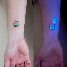 Although they appear ordinary in daylight, they fluoresce under but they glow in the dark under the ultraviolet lighting. 210 Artist Vaaadaaa Tattoos Uv Tattoo Neon Tattoo