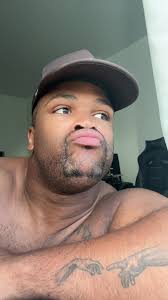 Kam Saunders Speaking Swedish