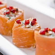 Rillettes De Saumon En Robe De Saumon Fume Recette En 2020 Saumon Fume Alimentation Rillettes