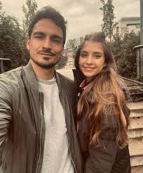 Die branche und auch juristen hoffen auf klarheit. Nach 14 Jahren Scheidung Bei Mats Und Cathy Hummels Promiflash De