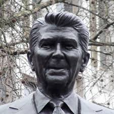 Meg Davis Allen : London Remembers, Aiming to capture all memorials in  London