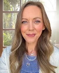 Elisa Beasley's Instagram, Twitter & Facebook