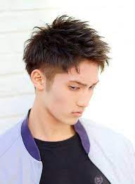 ツーブロック 襟足は短め トップに長さを残し ランダムな動きがつくようにパーマをかけました 学生はもちろん 社会人にもオススメです モヒカン パーマ 髪型 メンズ パーマスタイル