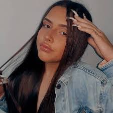 Samantha Aguilera's Instagram, Twitter & Facebook