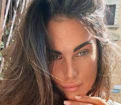Da piccola sogna di lavorare nel mondo della moda, ma il lavoro da modella non fa per il suo. Francesca Sofia Novello Eta Altezza Genitori Rossi