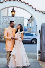Must try if you love the sparkle of the night. Wedding Poses Wedding Poses Tips Weddingz