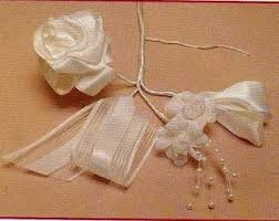 Arte floral en todos nuestros ramos, algo distinto. Como Hacer Un Ramo De Novia De Flores Artificiales