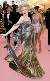Julia Garner From 2019 Met Gala Red Carpet Fashion In Zac Posen Gala Fashion Met Gala Red Carpet Met Gala