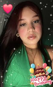 Hoy estamos de fiesta🎉 con una de las nenas de Pina's Bar deseandole  muchas felicidades 🎉🎁🎂