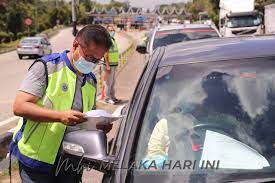 Jalan raya memang fasilitas umum yang bisa dipakai siapa saja. Pengguna Jalan Raya In English