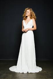Brautkleider in brüy love brautkleider. Brautkleid Mit V Ausschnitt Boho Charme Heirate In Kussdiebraut