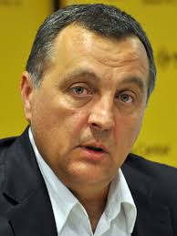 Zorán közreműködött a különleges dal és videóklip létrejöttében, ami az hbo terápiájának harmadik, utolsó évadát vezeti fel. Zoran Zivkovic Politiker Wikipedia