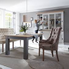 Wohnen Im Landhausstil Was Ist Das Gemein Ist Den Diversen Landhausstil Richtungen Die Liebe Zum Einfachen Die Uppige Verwendung Wohnzimmereinrichtung Wohnung Einrichten Und Haus Deko
