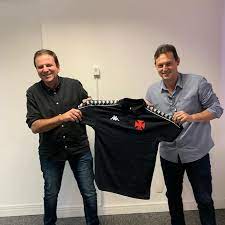O secretário municipal de saúde, daniel soranz, acompanhou o prefeito. Sorato Deu Camisa Do Vasco Ao Ex Prefeito Eduardo Paes Netvasco