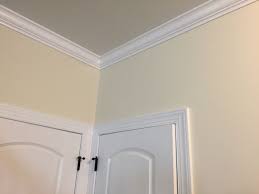 Benjamin Moore Monterey White Is The Perfect Soft Neutral Living Room Colors Colored Ceiling Living Room Paint