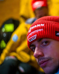 We waited for a long time and sadly for nothing 😵‍💫 Both competitions  were cancelled due to the wind 💨🙅🏻‍♂️ #skijumping #fiscontinentalcup  #winterfans #bundespolizeikarriere #leica