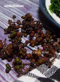 Bumbu opor ayam sendiri menggunakan bahan bumbu yang sederhana dan mudah dibeli karena tersedia cukup banyak di pasar tradisional maupun warung santan cair : Resep Ayam Pinadar Khas Batak Monic S Simply Kitchen