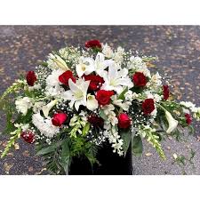 They can be ordered in colors befitting a male or female as well as a general floral spray mixed with appropriate greens. Exquisite Life Casket Spray In Winchester Va Flowers By Snellings