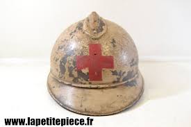 Medewerker klantenservice, agent administratif et bien d'autres : Casque Adrian 1915 Reconditionne Croix Rouge Crf