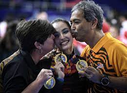 Je druhým ze tří dětí a její sestra katrina ann je bývalá národní synchronizovaná plavkyně. 3 Days 3 Gold Medals For Amazing Farah Free Malaysia Today Fmt