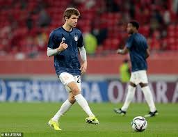 Nun spricht der angreifer des fc bayern von der zeit seiner quarantäne und erzählt. Bayern Munich Arrange Ambulance Aircraft To Fly Thomas Muller From Qatar After Covid 19 Diagnosis Daily Mail Online