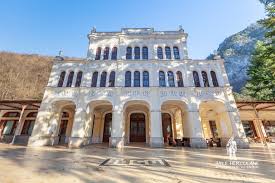 Baile herculane este cea mai veche statiune din romania si una dintre cele mai vechi din lume fiind cunoscuta inca de pe vremea romanilor. Cazinoul Cazinoul A Fost Construit PrimÄria BÄile Herculane Facebook