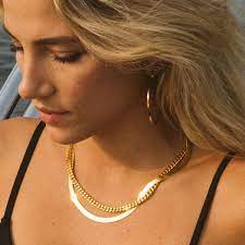 Emma In 2020 Gold Snake Chain Gold Necklace Layered Chain Necklace Outfit