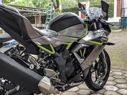The engine puts out a maximum power of 20.6 kw (28 ps) at 9,700 rpm and 22.6 n.m (2.3 kgf.m) of torque at 8,200 rpm. Kawasaki Ninja 250sl 6 Iwanbanaran Com